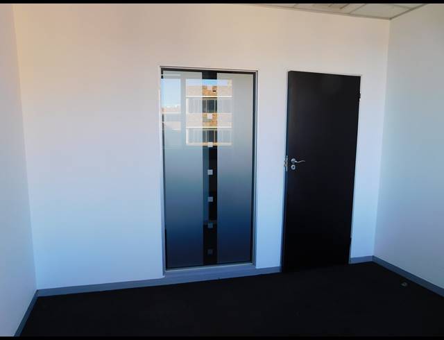 3,514M² OFFICE TO LET IN FERNDALE